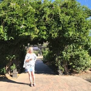 Meet your Posher, Maxine